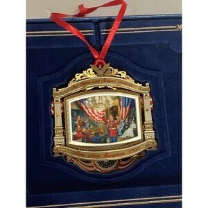 White House Historical Association 2010 Christmas Ornament Box & Booklet‎